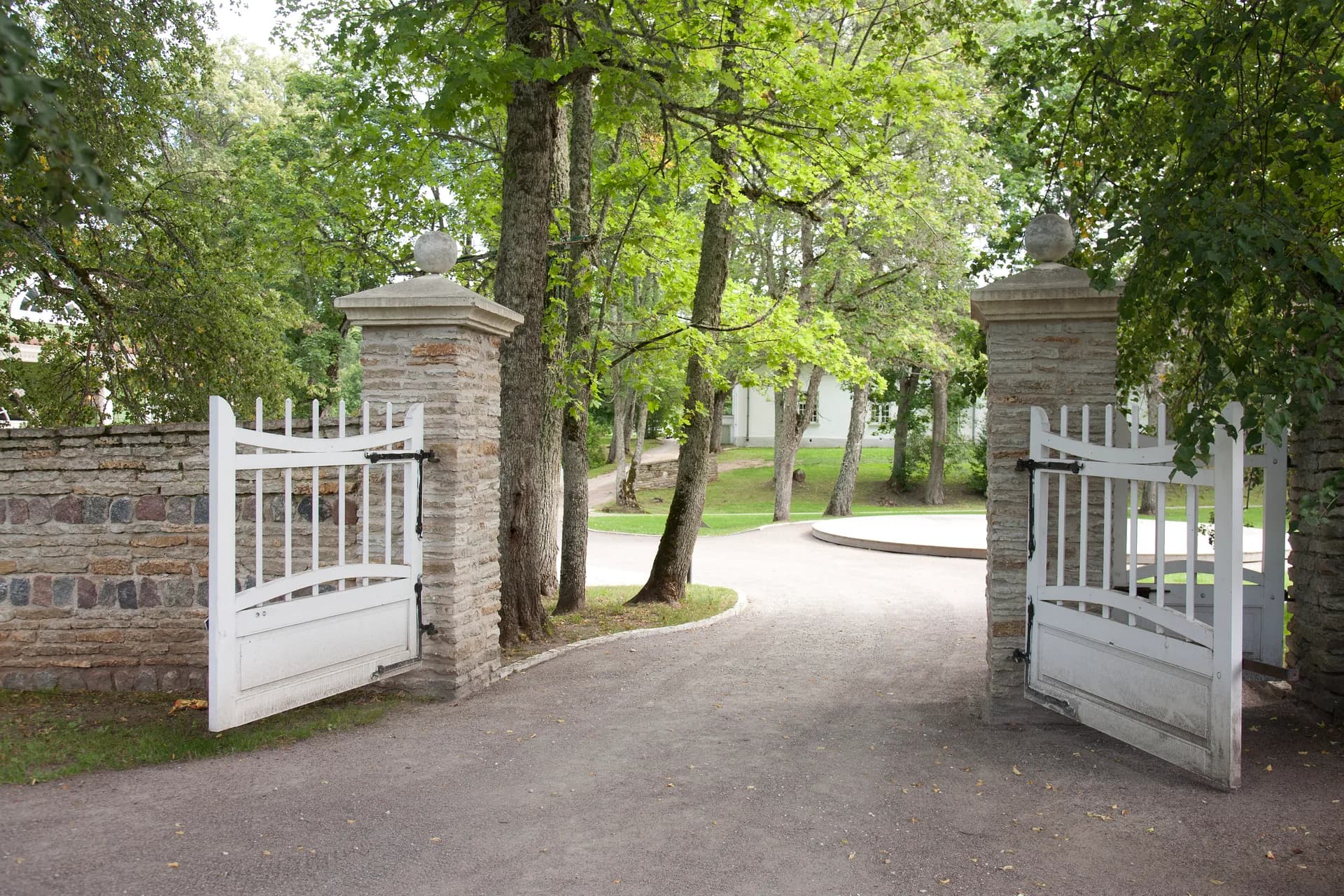 Residential driveway and entry — gate and access service